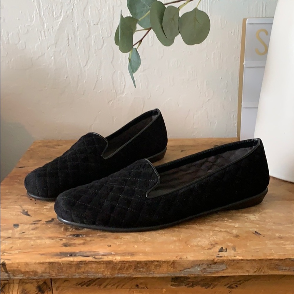 AEROSOLES black suede quilted loafers